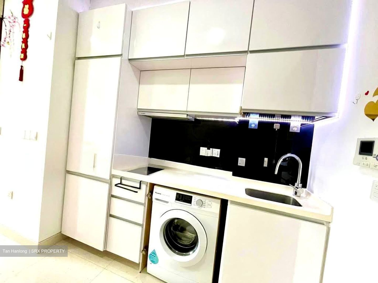 Centra Suites (D14), Apartment #577126731